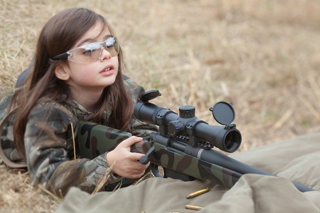 5岁小萝莉Charlie狙击照