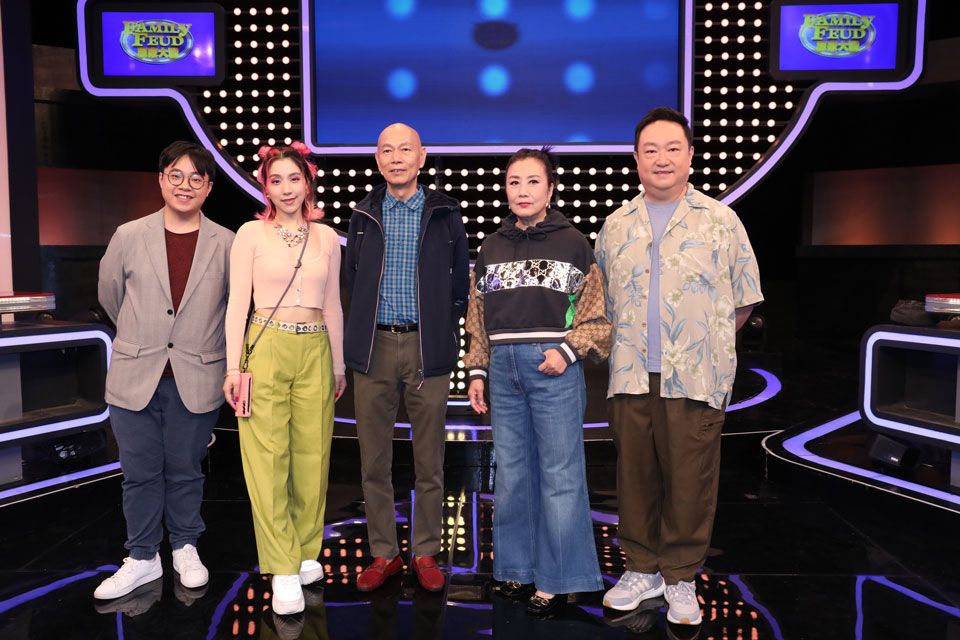 “荃家高莹俊”队（左起）：郭俊亨、谢晓莹、罗家英、汪明荃及高润鸿师傅