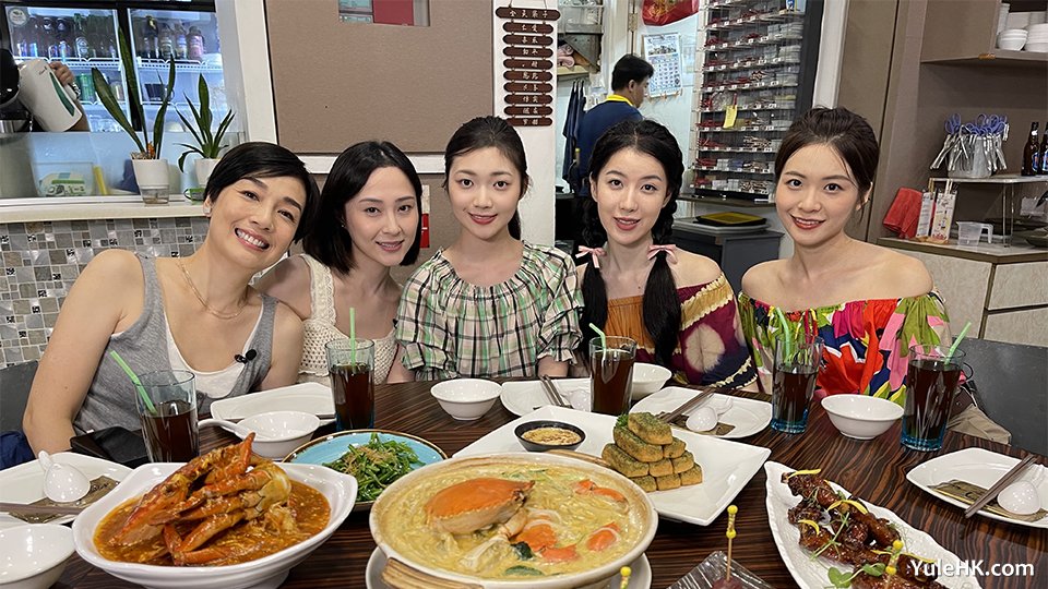 （左起）江美仪、邵初、陈紫佟、吴芷靖、程姜月到新加坡拍外景